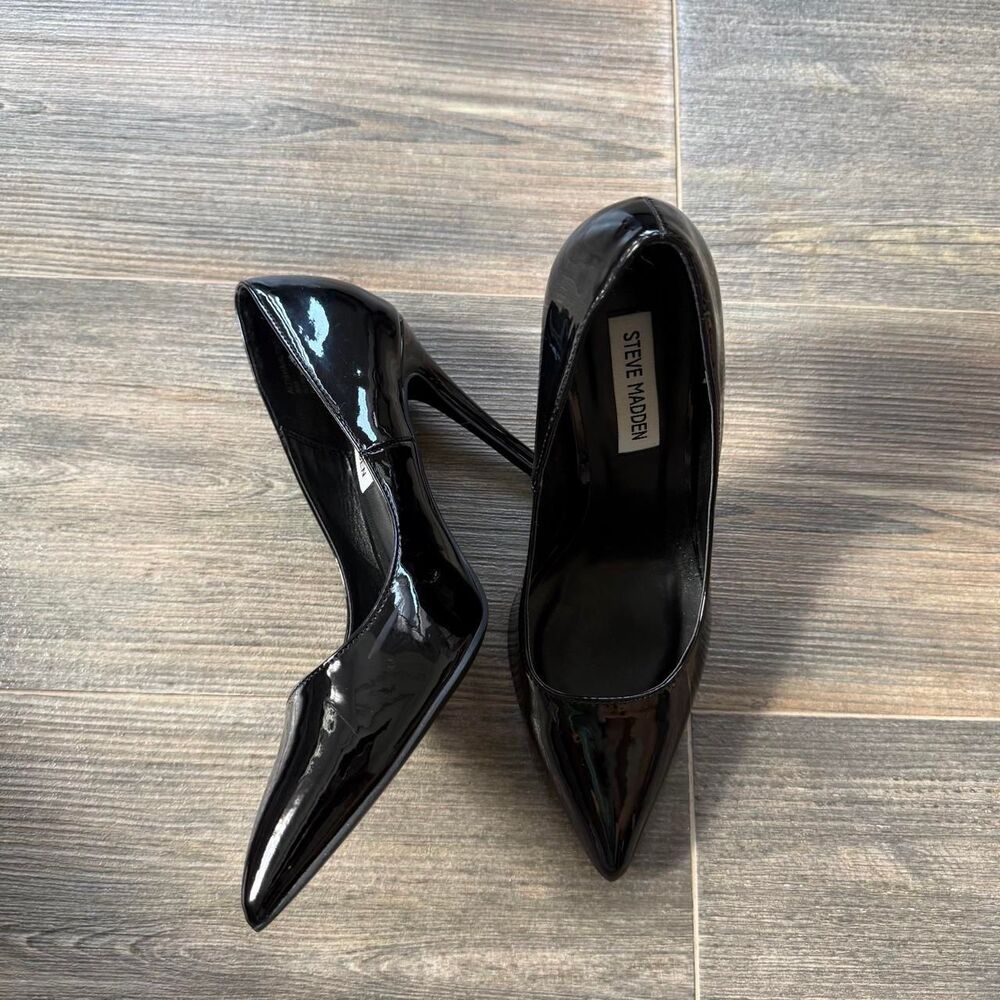 Steve Madden black patent leather pointed toe pumps